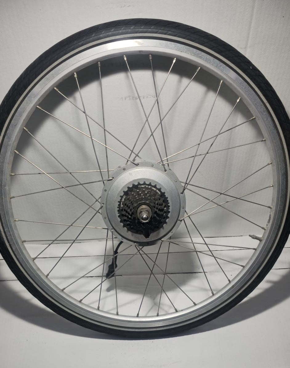 Achterwiel met motor | Batavus Padova Easy | 7 versnellingen | 28 inch | (SN:m109341300)